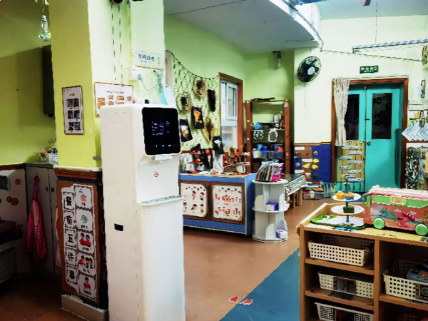 余石嶺幼兒園安裝尼維珂D50凈水直飲機，為園內兒童提供健康飲水設備環境！